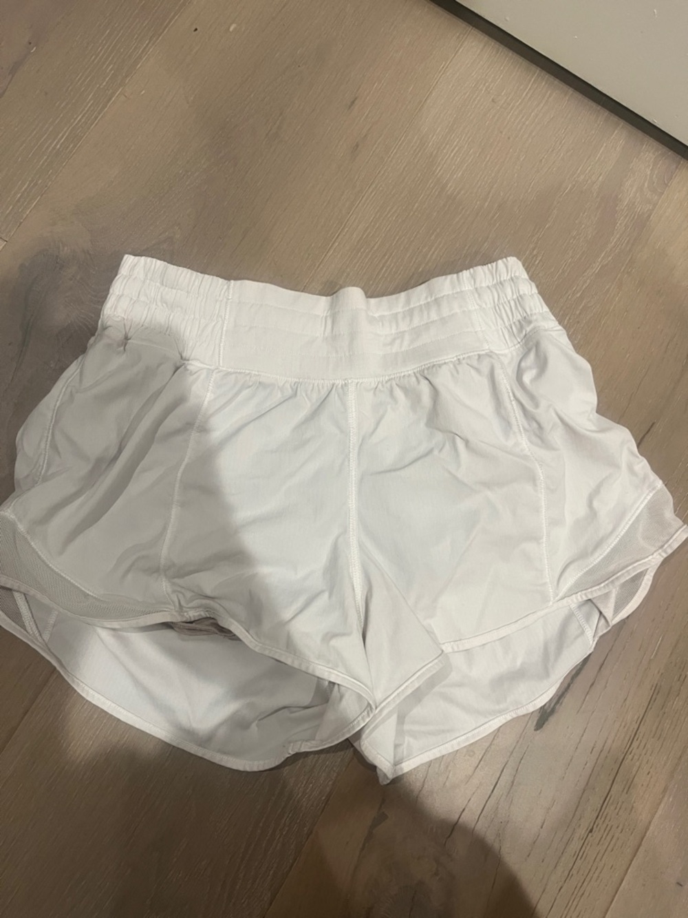 lululemon athletica White Women's Athletic Running Shorts size 4